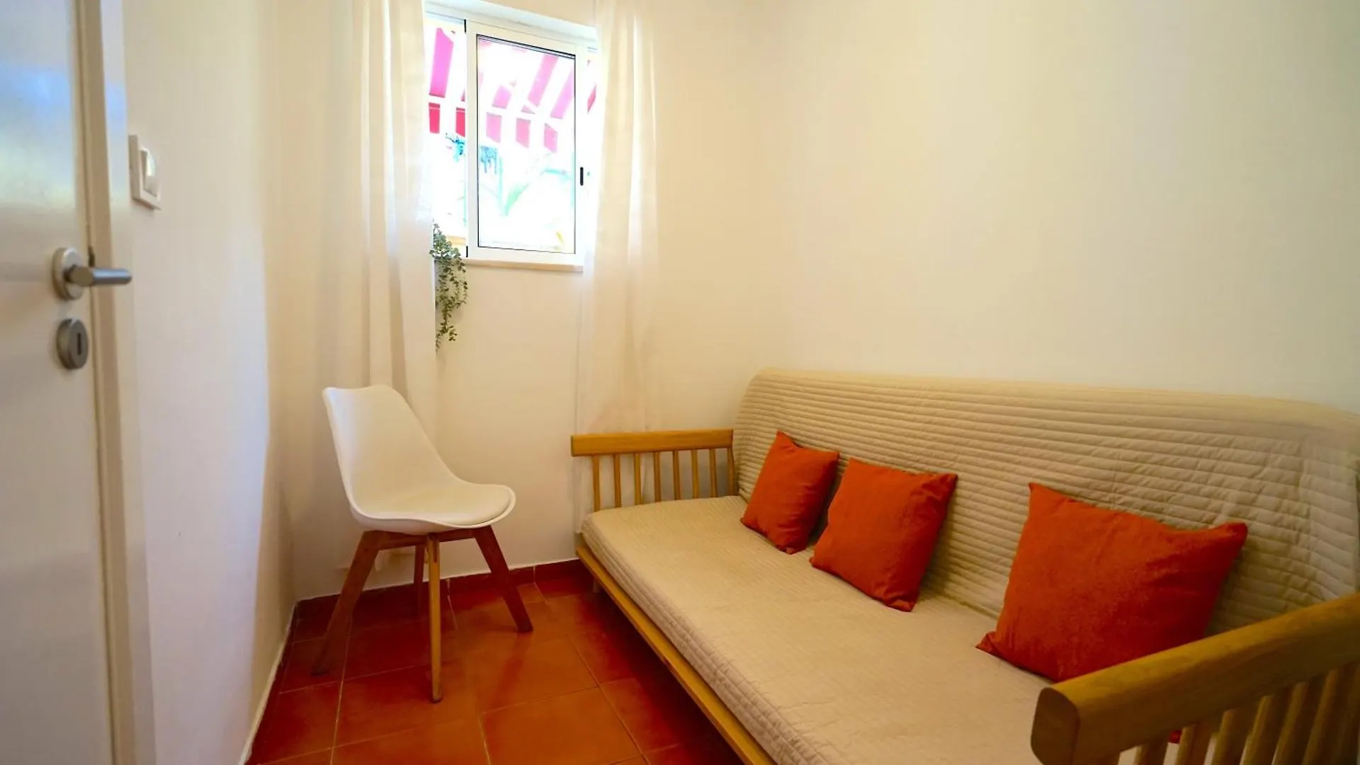 Cruz Cozy Apartment Lisbon Portugal