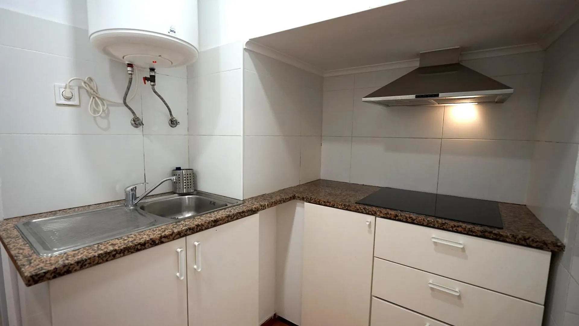 Cruz Cozy Apartment Lisbon Portugal